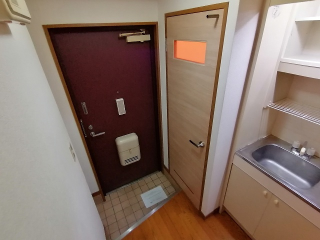 神戸市兵庫区荒田町３丁目のアパートの玄関|玄関