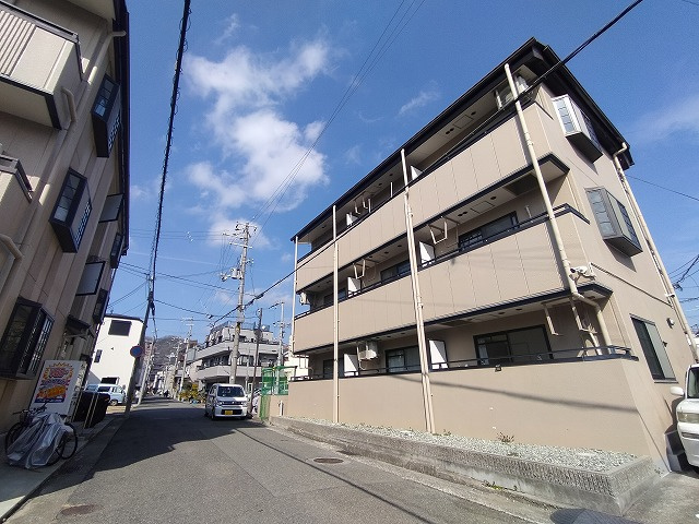 神戸市兵庫区荒田町３丁目のアパートの外観