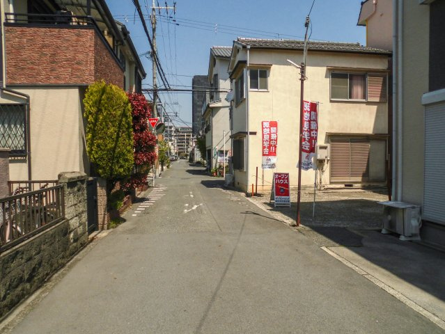 【前面道路含む現地写真】 | 淀川区木川東２丁目 | 閑静な住宅街。前面道路へは約6.5ｍ接面しています♪
