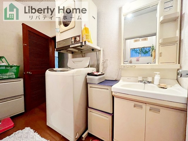 阿見町中央7丁目　中古戸建の独立洗面台