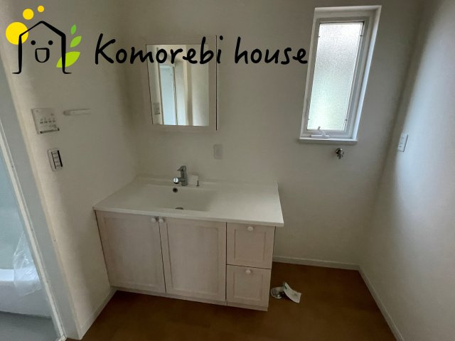 北区櫛引町　中古一戸建ての独立洗面台|独立洗面台です