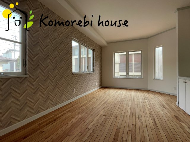 北区櫛引町　中古一戸建ての居間・リビング|こちらのリビングで趣味の時間をお楽しみください