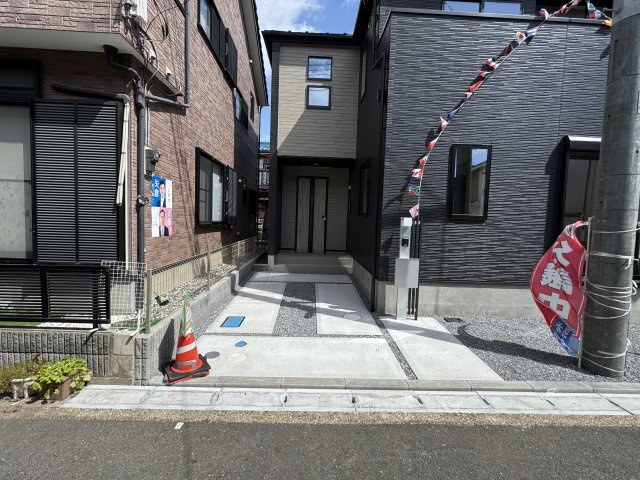 三郷市戸ケ崎２丁目新築戸建【前谷小学校：6分】の駐車場|駐車スペース完備