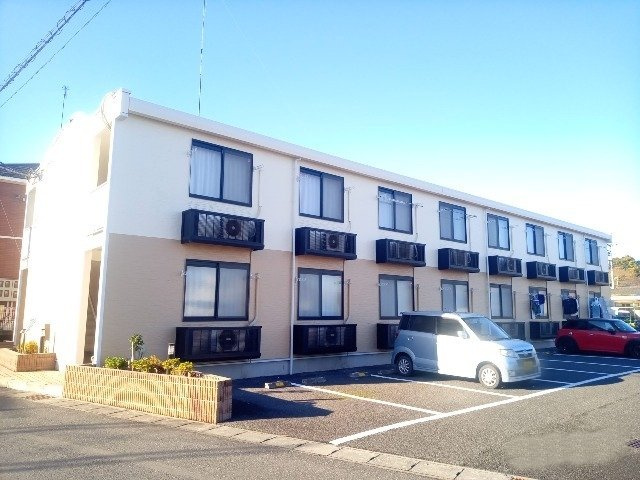 レオパレスサンブルーの外観|2022年7月に外壁塗装いたしました。