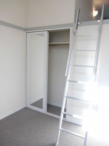 レオパレスグレイスＩの居間・リビング