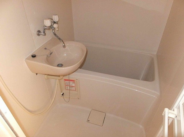 レオパレスゆうの浴室