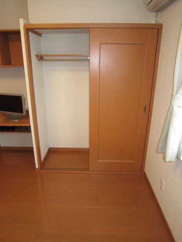 レオパレスルクソールの内装|クローゼット