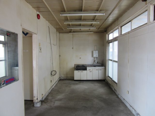 小林店舗兼事務所の内装