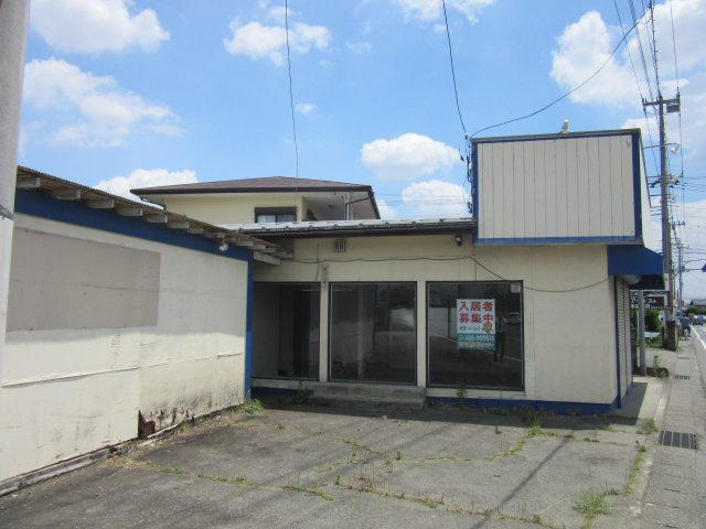 小林店舗兼事務所の駐車場