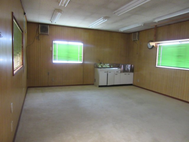 小林店舗兼事務所の内装