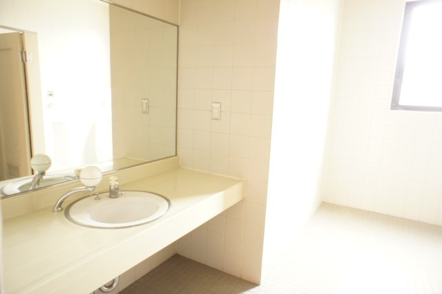 貫井店舗の洗面所