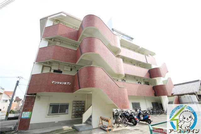 マンションセブンのエントランス