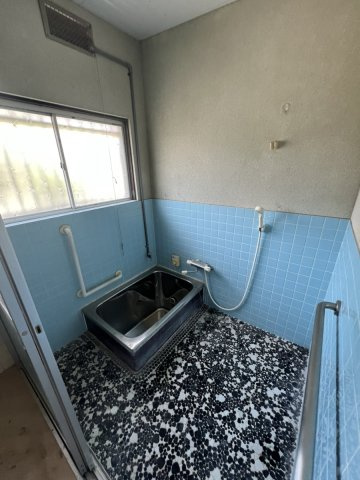 古城町戸建ての浴室