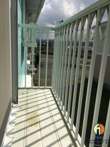 リバーサイドハイツAのバルコニー|バルコニーからの眺めを楽しみながら食事をしませんか