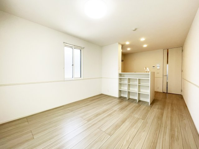 徳島市南二軒屋町新開のアパートの居間・リビング