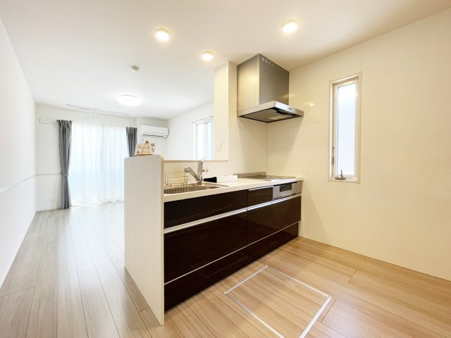 徳島市南二軒屋町新開のアパートの居間・リビング
