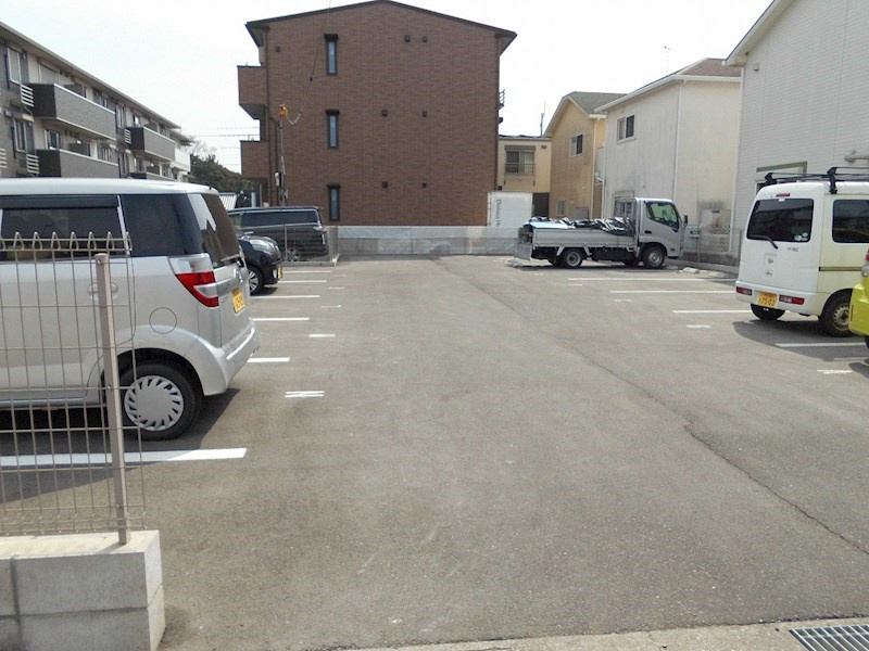 リュヌ・ブランシュの駐車場