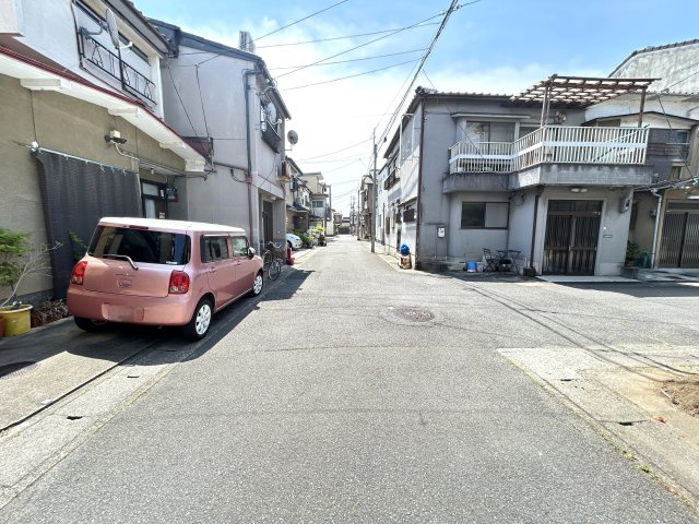 ◆令和３年１０月＆令和５年２月室内リフォーム歴有り◆収益物件にもピッタリ◆山科区西野楳本町の前面道路含む現地写真|前道