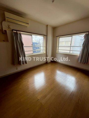 さつき荘の居間・リビング|こちらのリビングで趣味の時間をお楽しみください