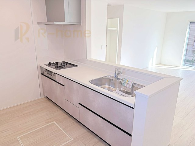 土浦市右籾24-1期　新築戸建て　1号棟のキッチン|料理をしながら家族とコミュニケーションが取れる対面式システムキッチン。