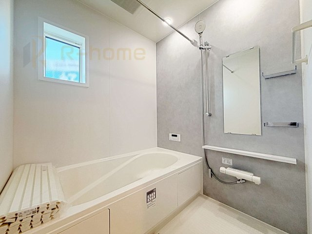 土浦市右籾24-1期　新築戸建て　1号棟の浴室|足を伸ばしてもゆったりできるバスルーム♪機能性も取り入れて使い易さも保証します♪