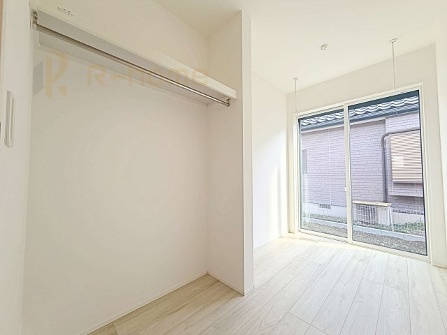 土浦市右籾24-1期　新築戸建て　1号棟の収納|ランドリースペースと繋がるファミリークローク！たっぷり収納できます♪