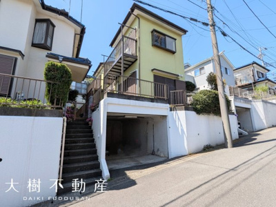 【前面道路含む現地写真】 | 海老名市国分北4丁目　戸建て◇◆高台　眺望良好です◆◇ | ガレージ付きのため、お車や自転車を大切に乗られている方にオススメ！