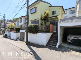 【前面道路含む現地写真】 | 南ひな壇となり、開放感がございます。