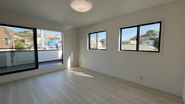 何気に住みやすいんです！バス便でもイイ感じ♪【戸塚区平戸1丁目】新築戸建の居間・リビング