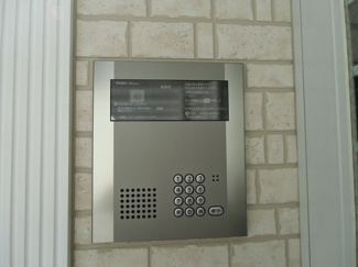 【エントランス】 | オートロック完備で安心