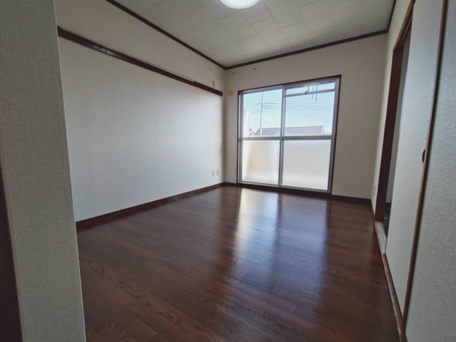 フェイヴァリト西添の内装