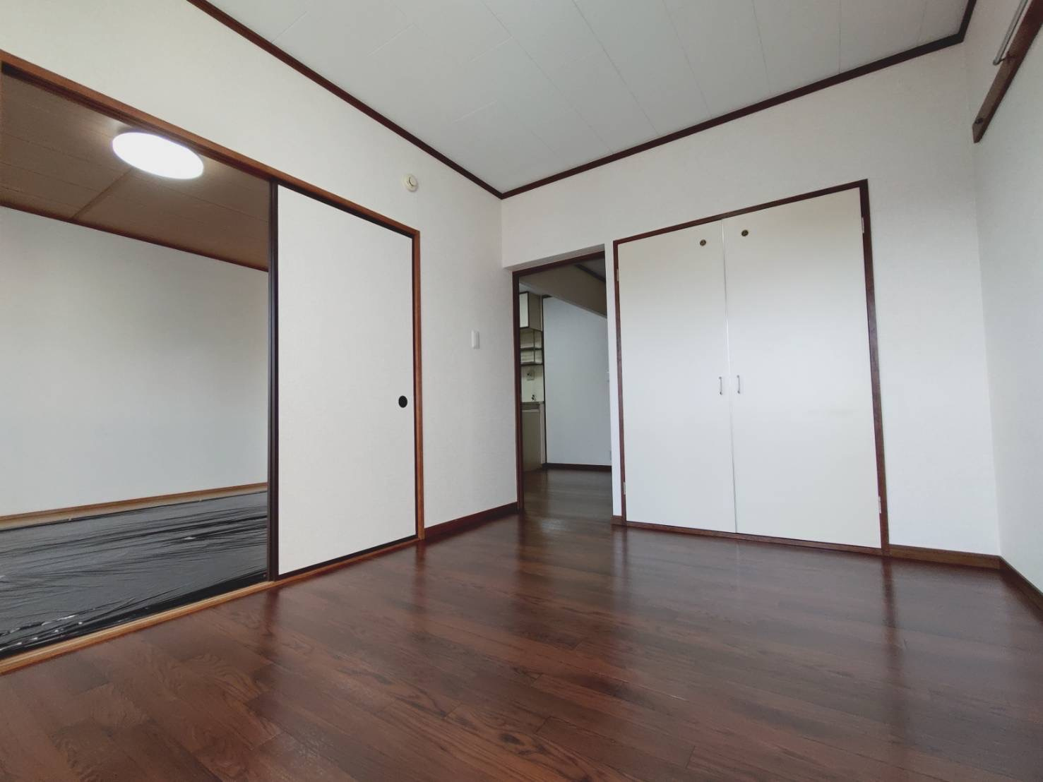 フェイヴァリト西添の洋室