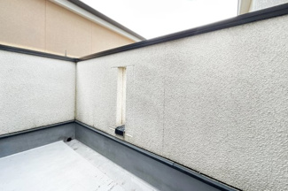 【バルコニー】 | 伏見区久我西出町　中古戸建 | 【北側バルコニー】〈こちらの物件〉に興味がある方はお気軽にお問い合わせ下さい！月々のお支払い希望額からお客様が購入可能な物件の価格をシミュレーション致します(*´▽｀*)