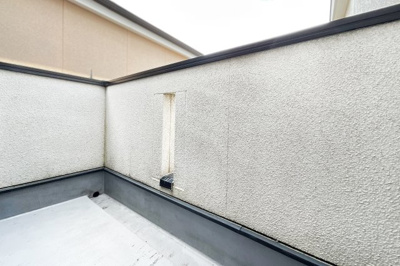 【バルコニー】 | 伏見区久我西出町　中古戸建 | 【北側バルコニー】〈こちらの物件〉に興味がある方はお気軽にお問い合わせ下さい！月々のお支払い希望額からお客様が購入可能な物件の価格をシミュレーション致します(*´▽｀*)