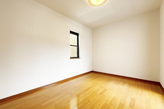 【洋室】 | 伏見区久我西出町　中古戸建 | 【西側洋室6帖】全居室6帖以上のゆったりとした間取り(^^♪