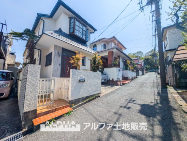 日野市程久保3丁目　中古戸建の外観|【outward appearance】
◆時を忘れる場所◆みんなが集い、食事と楽しい会話が始まる。話に夢中になり、ついつい時を忘れ夜半過ぎになってしまう。そんな束の間の幸せを感じさせてくれる場所。