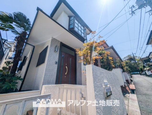 日野市程久保3丁目　中古戸建の外観|【outward appearance】
◆時を忘れる場所◆みんなが集い、食事と楽しい会話が始まる。話に夢中になり、ついつい時を忘れ夜半過ぎになってしまう。そんな束の間の幸せを感じさせてくれる場所。