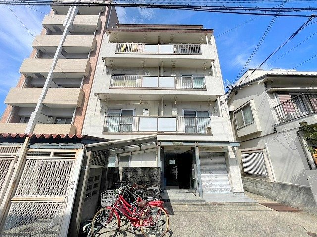 リードハイツ東三国B棟の外観