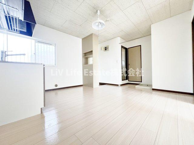 グランドールコートＡ棟(グランドールコートエートウ)の居間・リビング