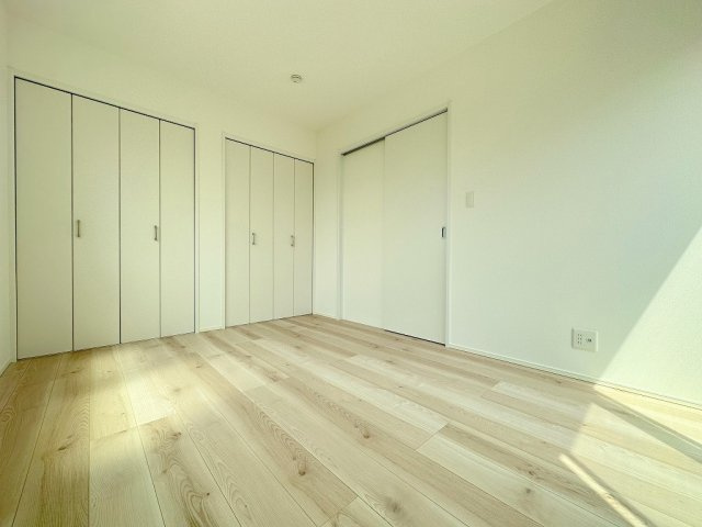 三郷市小谷堀　戸建　全1棟の洋室|クローゼットが2ヶ所付いた洋室6帖