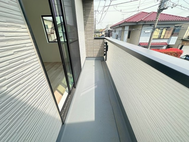 三郷市小谷堀　戸建　全1棟のバルコニー|南向きバルコニーにて日当たり良好