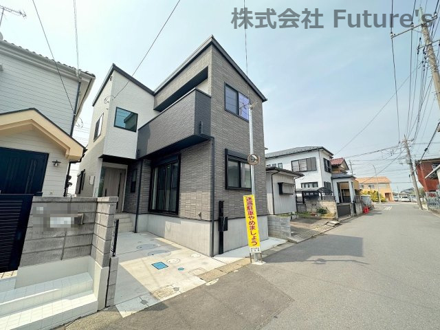 三郷市小谷堀　戸建　全1棟の前面道路含む現地写真|前面道路含む現地写真です。