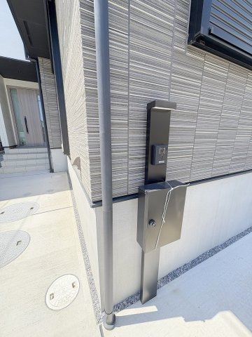 三郷市小谷堀　戸建　全1棟のエントランス|ポストの写真です