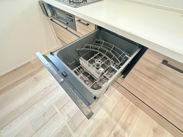 三郷市小谷堀　戸建　全1棟のキッチン|家事の時短につながる食洗機完備