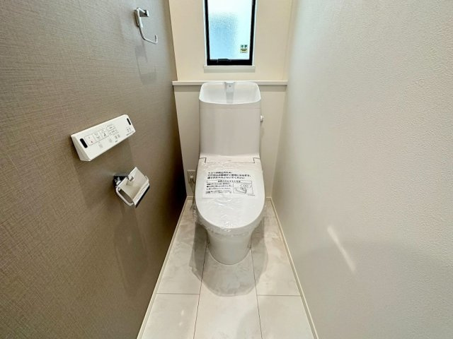 三郷市小谷堀　戸建　全1棟のトイレ|1階のトイレです