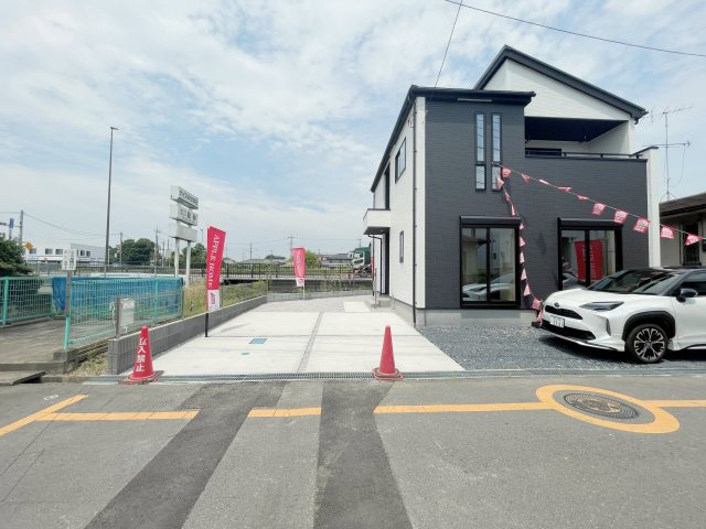 新築戸建・建売　熊谷市上之2期　GRAFARE　全1棟の駐車場