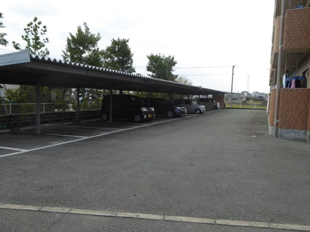 コンステレーションの駐車場