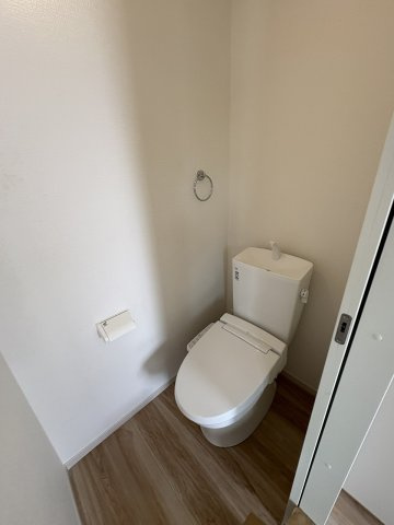 【トイレ】 | 福岡市西区福重3丁目4期　1号棟（全2棟）【仲介手数料無料・0円】 | 現地写真。