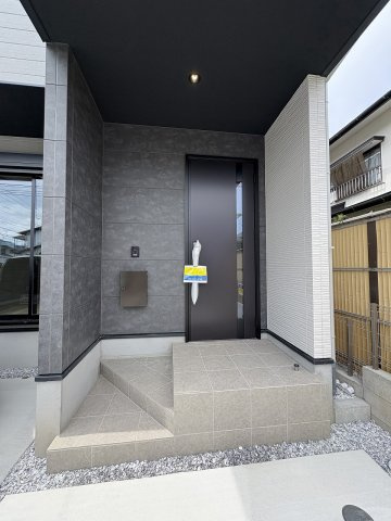 【玄関】 | 福岡市西区福重3丁目4期　1号棟（全2棟）【仲介手数料無料・0円】 | 現地写真。