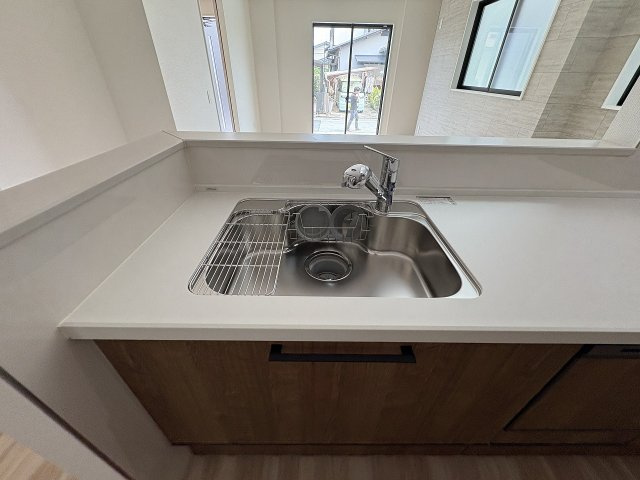 【キッチン】 | 福岡市西区福重3丁目4期　1号棟（全2棟）【仲介手数料無料・0円】 | 現地写真。